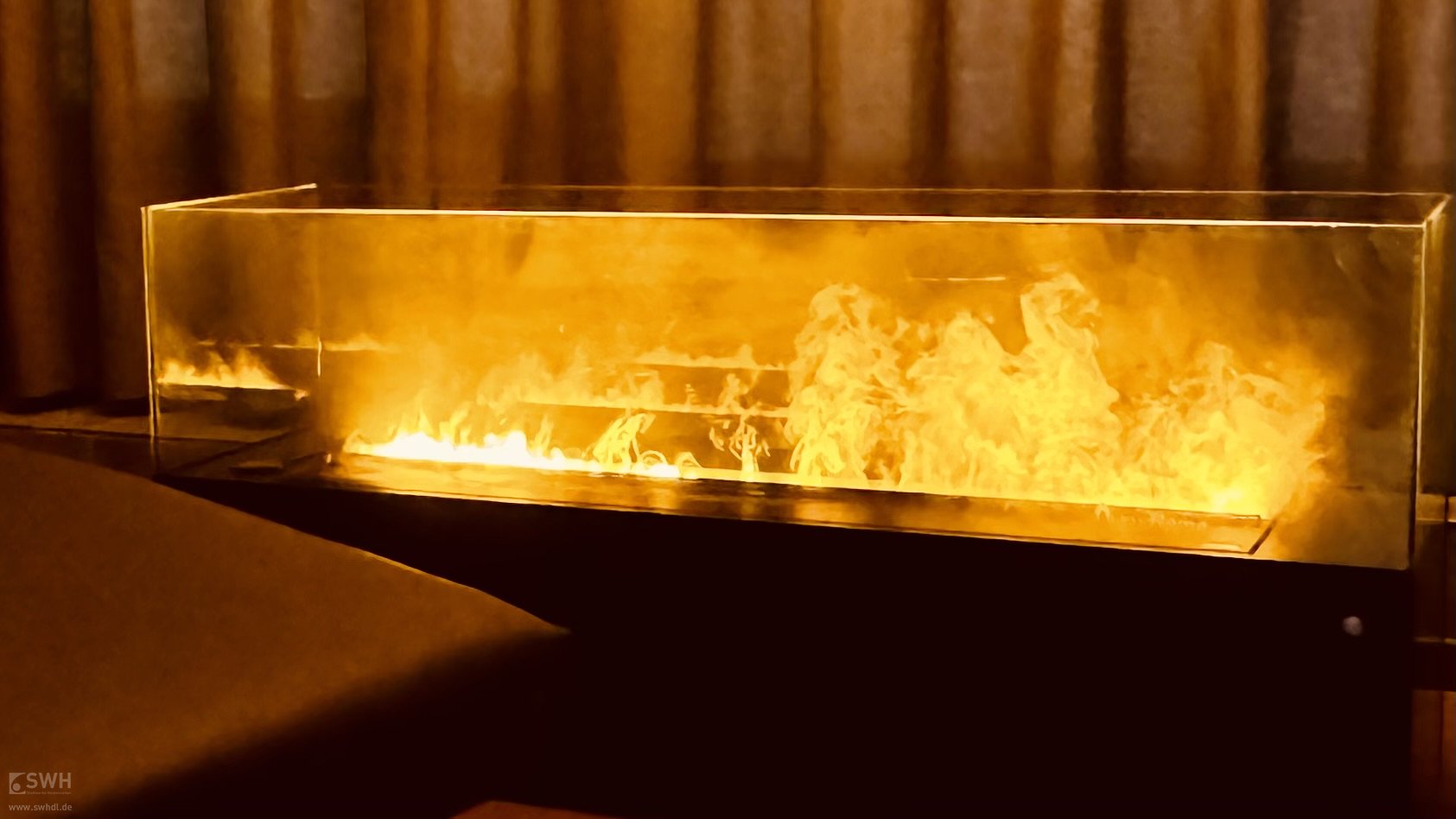 Kamin im Ruheraum der Sauna zur Entspannung